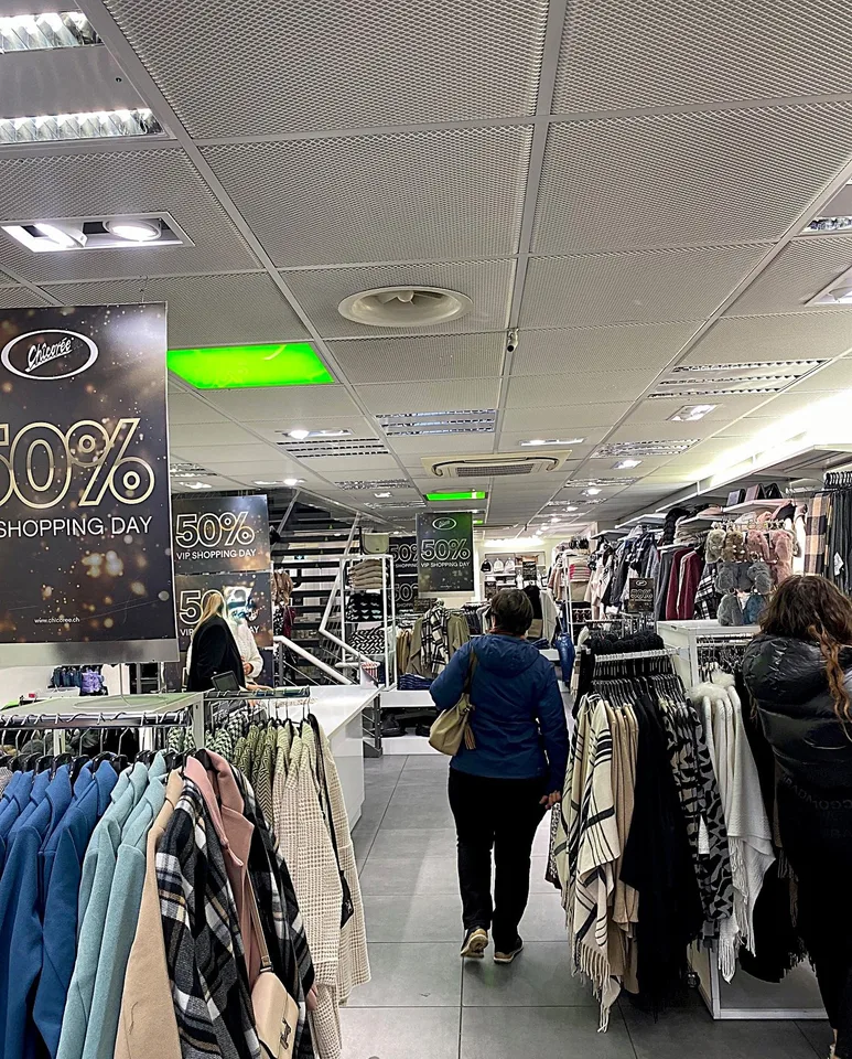 Pop-up, Outlet & Locale Commerciale per Uso Temporaneo Winterthur – foto 4 di 6