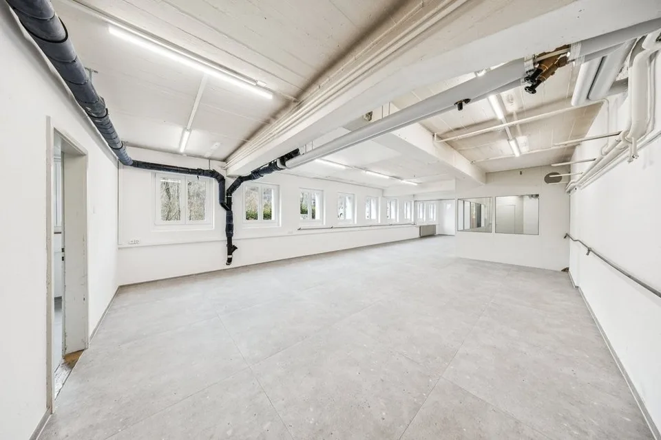 Spazio commerciale in una posizione privilegiata di 130 m2 / 1 mese gratis promozione autunnale – foto 4 di 12