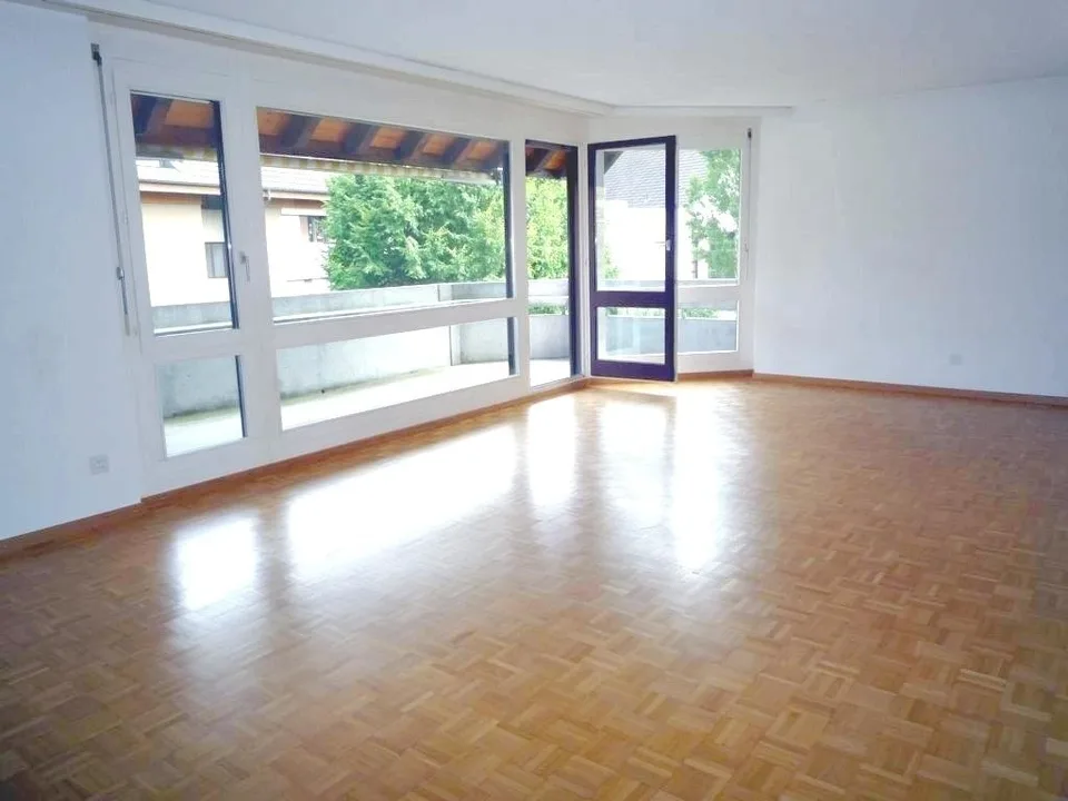 4.5-ZW à 94 m2 im 2. OG mit ruhigem Balkon – Foto 6 von 9
