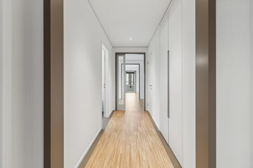 Appartement 2.5 pièces au 7e étage avec deux balcons et une vue de rêve – photo 4 sur 5