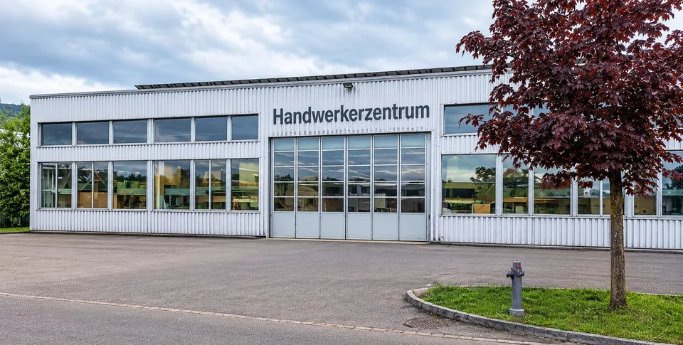 Vielseitige Gewerbe- und Lagerflächen in Samstagern – ideal auch als Handwerkerzentrum – Foto 3 von 9