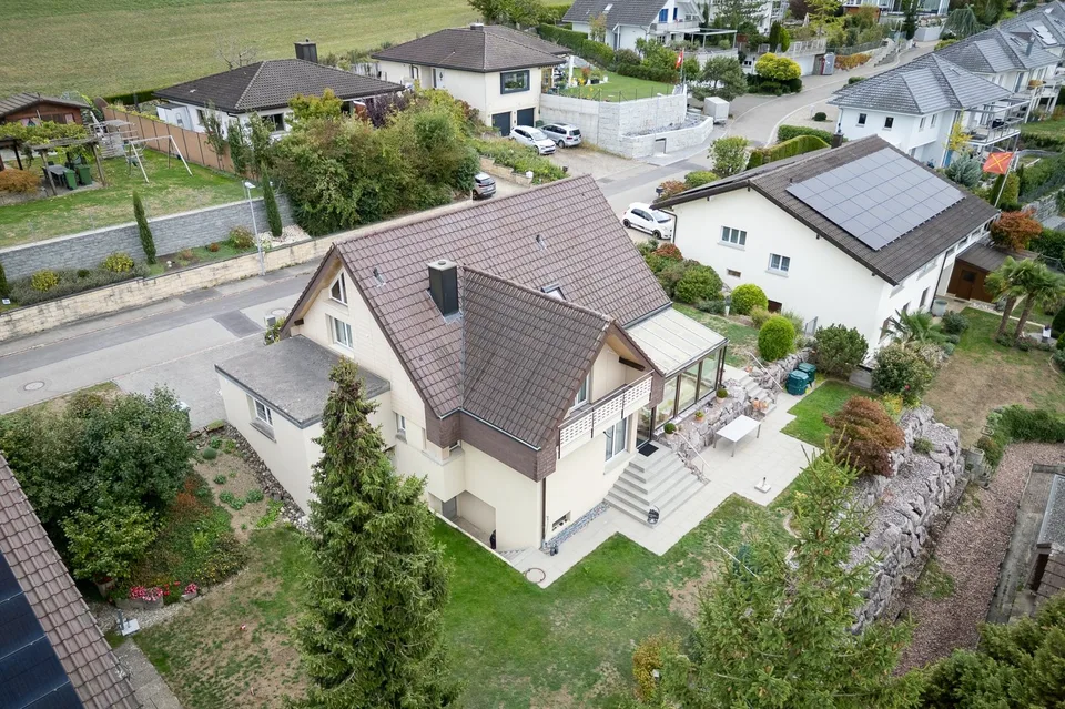 Attraktives Einfamilienhaus an wunderbarer Aussichtslage – Foto 4 von 19