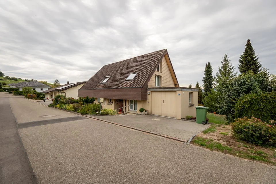 Attraktives Einfamilienhaus an wunderbarer Aussichtslage – Foto 18 von 19