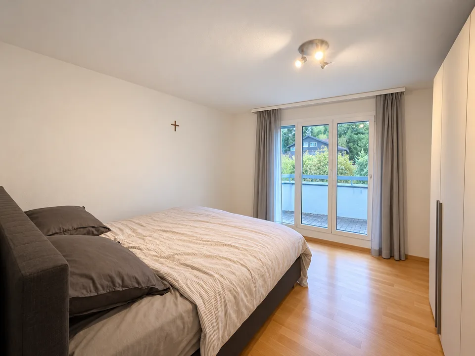 Charmante Dachwohnung mit Balkon und schöner Aussicht in Zofingen – Foto 7 von 10