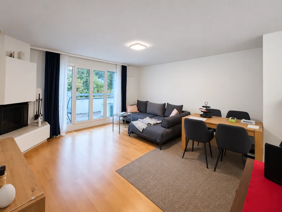 Charmante Dachwohnung mit Balkon und schöner Aussicht in Zofingen – Foto 8 von 10