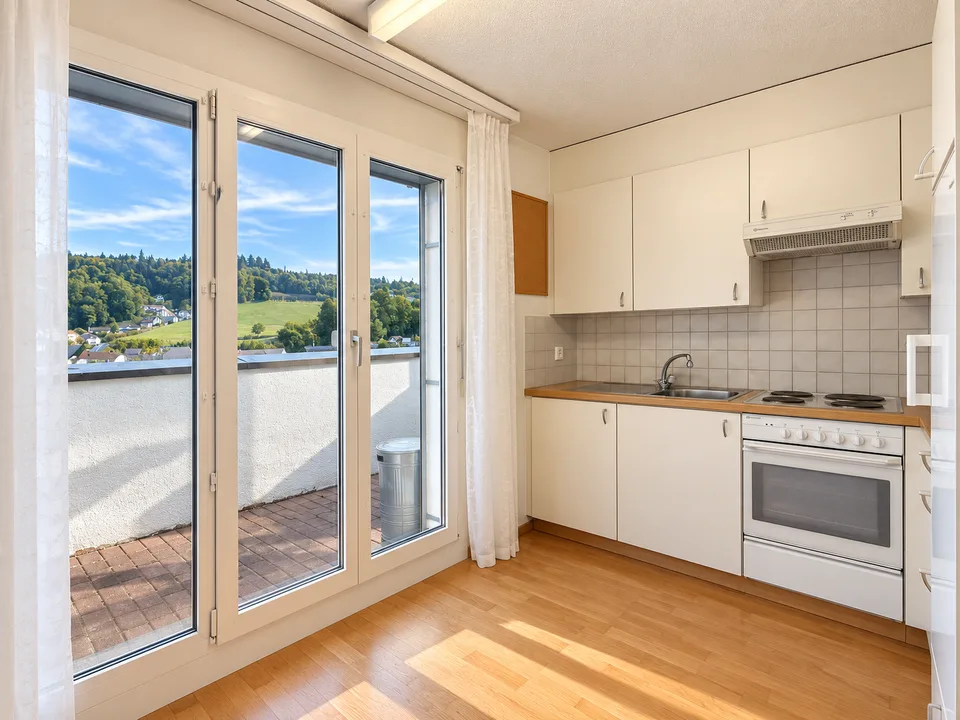 Charmante Dachwohnung mit Balkon und schöner Aussicht in Zofingen – Foto 4 von 10