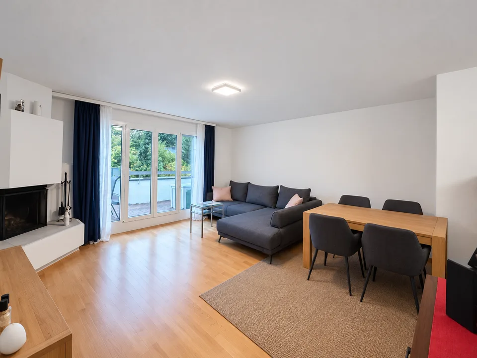 Charmante Dachwohnung mit Balkon und schöner Aussicht in Zofingen – Foto 6 von 10