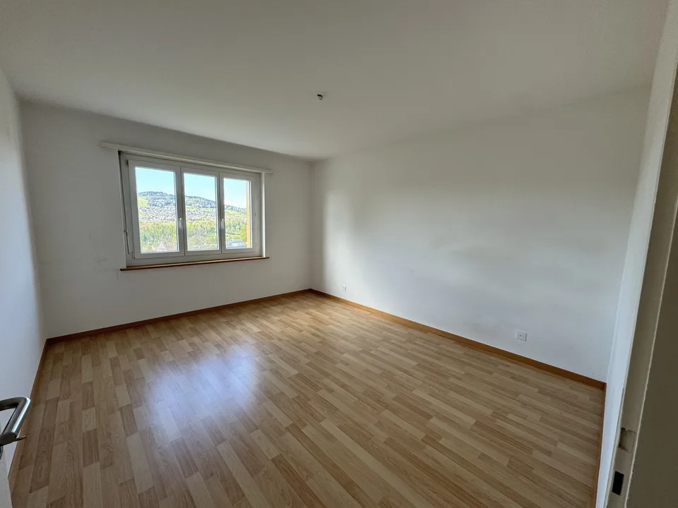 Sonnige 3-Zimmer-Wohnung mit Balkon in St. Gallen – Foto 3 von 6