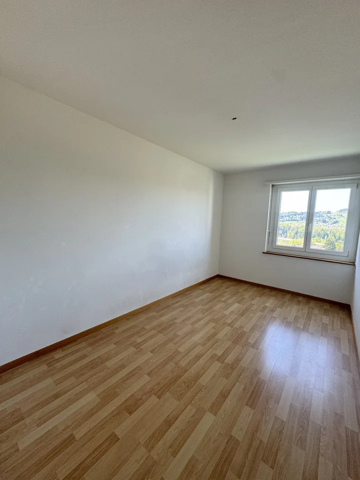 Sonnige 3-Zimmer-Wohnung mit Balkon in St. Gallen – Foto 4 von 6