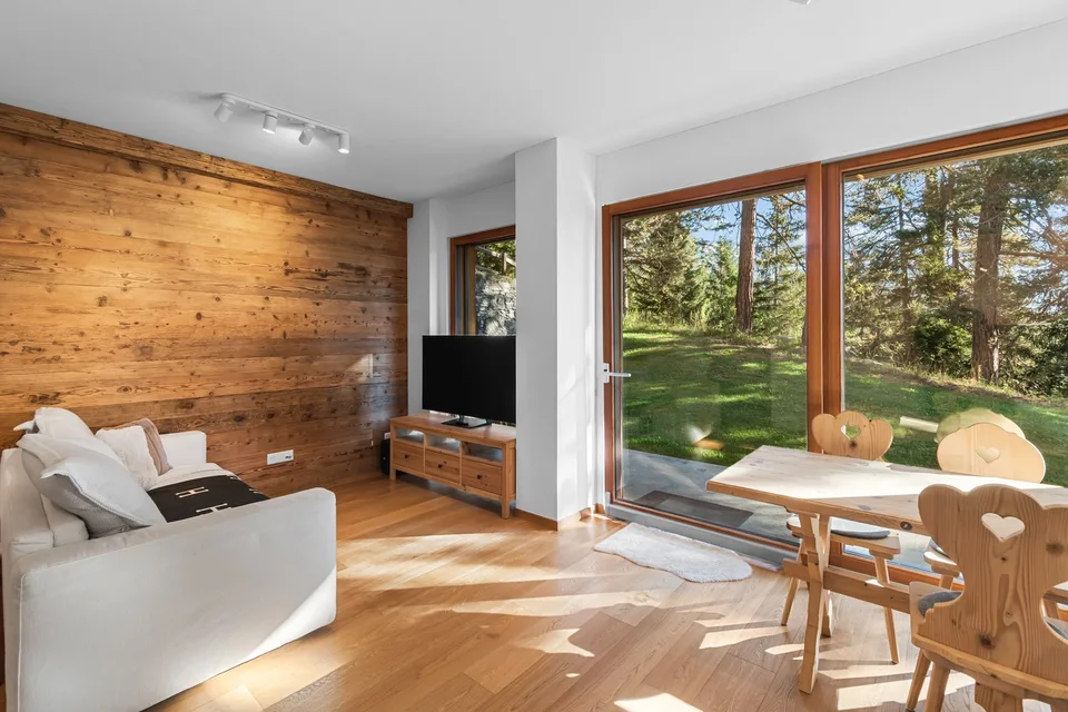LAAX – Exklusiver Zweitwohnsitz mit herrlichem Garten, traumhaftem Bergpanorama & Ski-in/Ski-out – Foto 4 von 11
