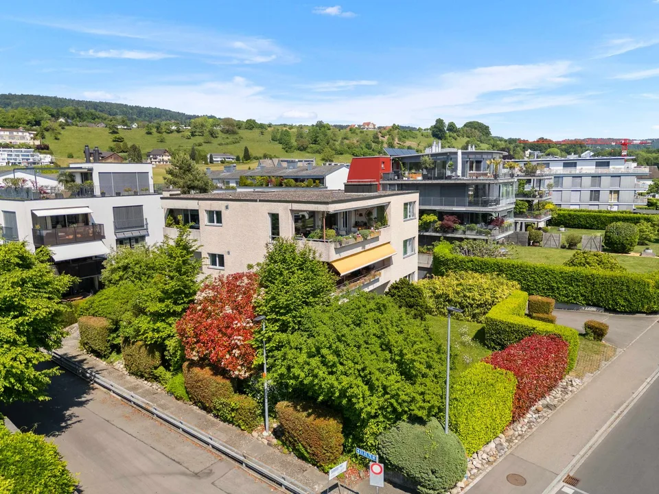 Charmante 5.5-Zimmer-Dachwohnung mit Seeblick in Meilen – Foto 3 von 10