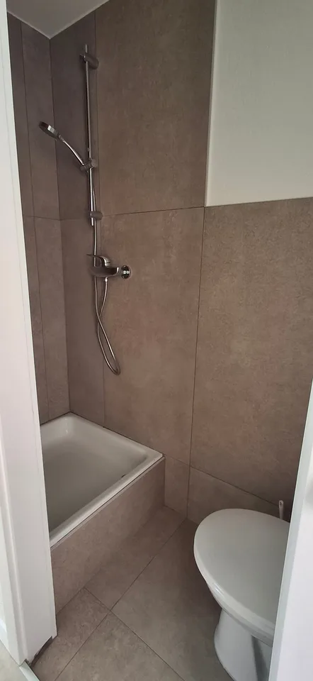 Charmantes Dachwohnung mit 4.5 Zimmern in Porrentruy mit Veranda – Foto 11 von 26