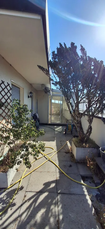 Charmantes Dachwohnung mit 4.5 Zimmern in Porrentruy mit Veranda – Foto 6 von 26