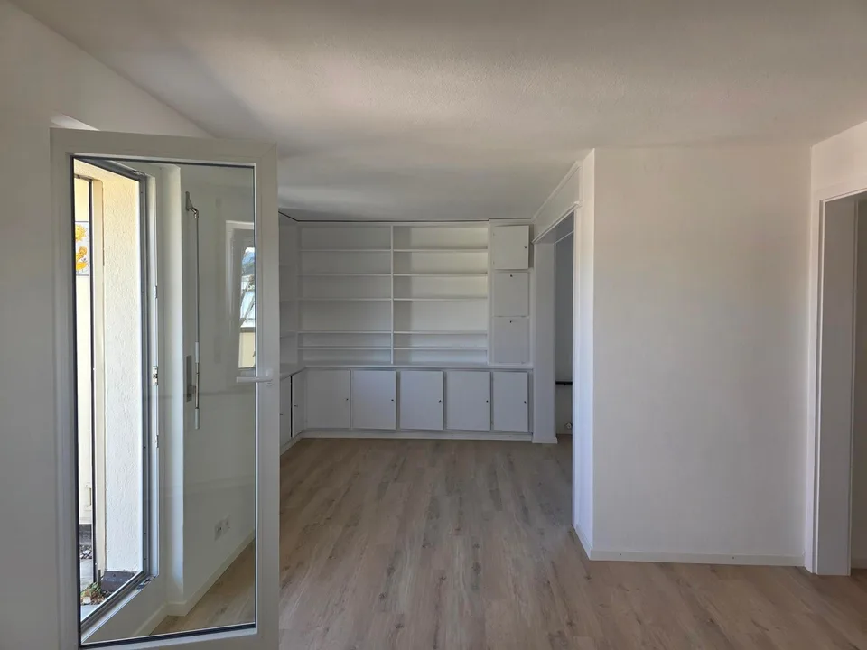 Charmantes Dachwohnung mit 4.5 Zimmern in Porrentruy mit Veranda – Foto 17 von 26