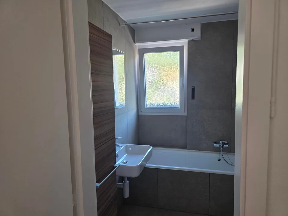 Charmantes Dachwohnung mit 4.5 Zimmern in Porrentruy mit Veranda – Foto 19 von 26