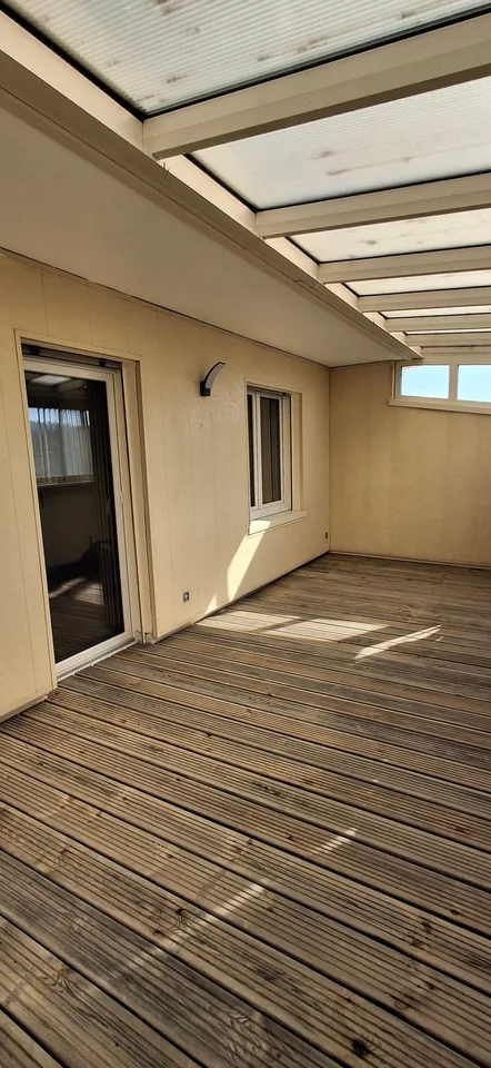 Charmantes Dachwohnung mit 4.5 Zimmern in Porrentruy mit Veranda – Foto 8 von 26