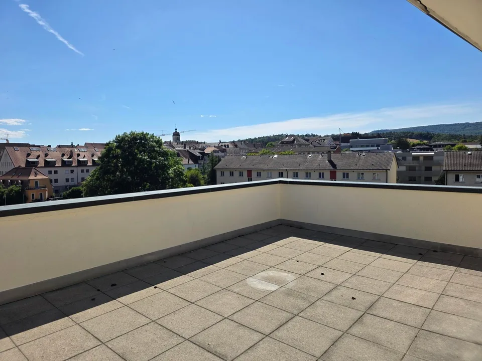 Charmantes Dachwohnung mit 4.5 Zimmern in Porrentruy mit Veranda – Foto 24 von 26