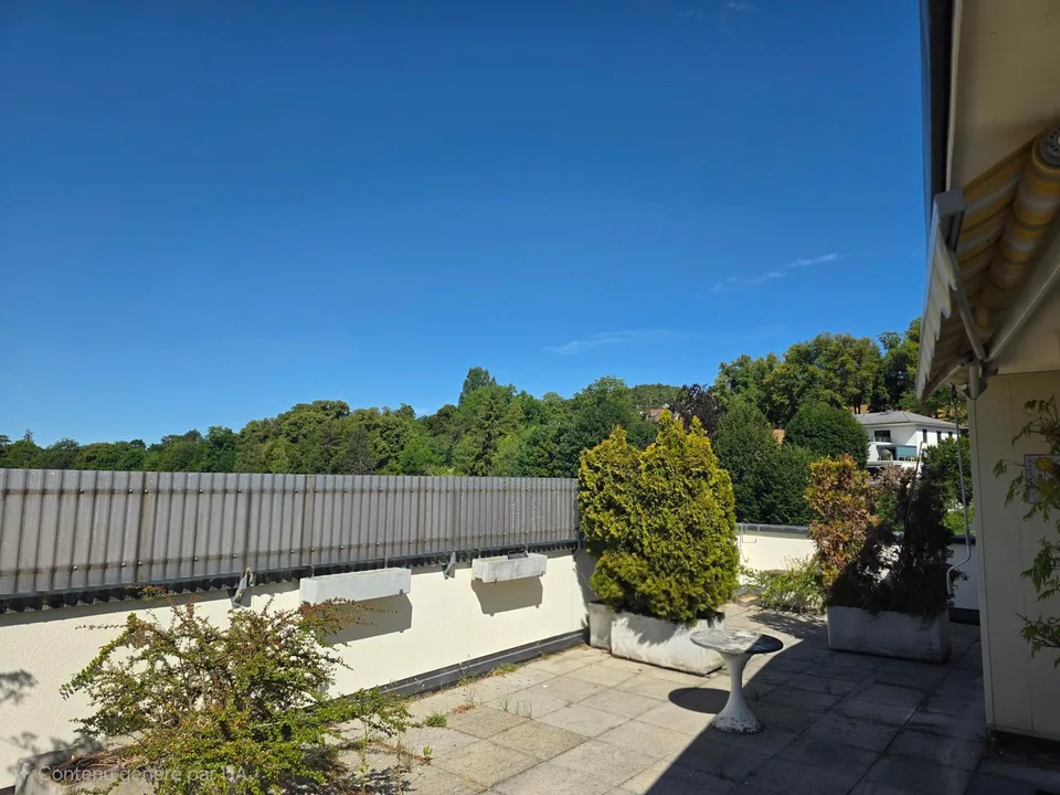 Charmantes Dachwohnung mit 4.5 Zimmern in Porrentruy mit Veranda – Foto 4 von 26