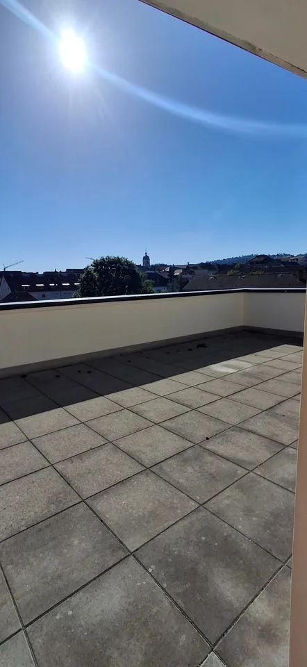 Charmantes Dachwohnung mit 4.5 Zimmern in Porrentruy mit Veranda – Foto 13 von 26