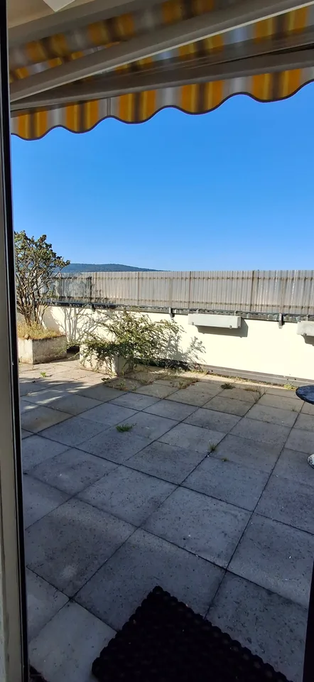 Charmantes Dachwohnung mit 4.5 Zimmern in Porrentruy mit Veranda – Foto 7 von 26