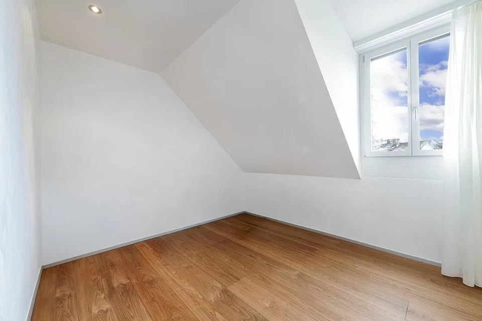 Esclusiva mansarda di 4,5 locali ad Aathal-Seegräben – foto 13 di 22