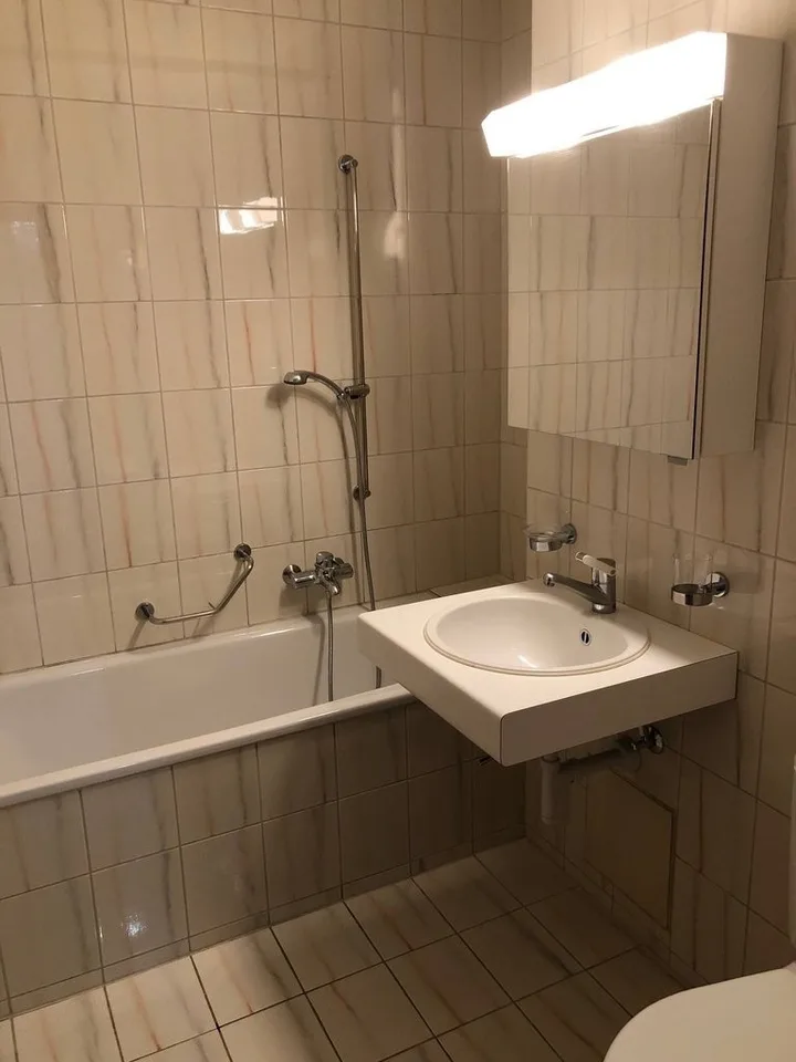 Stadtnahe 1-Zimmerwohnung mit Gartensitzplatz – Foto 2 von 3