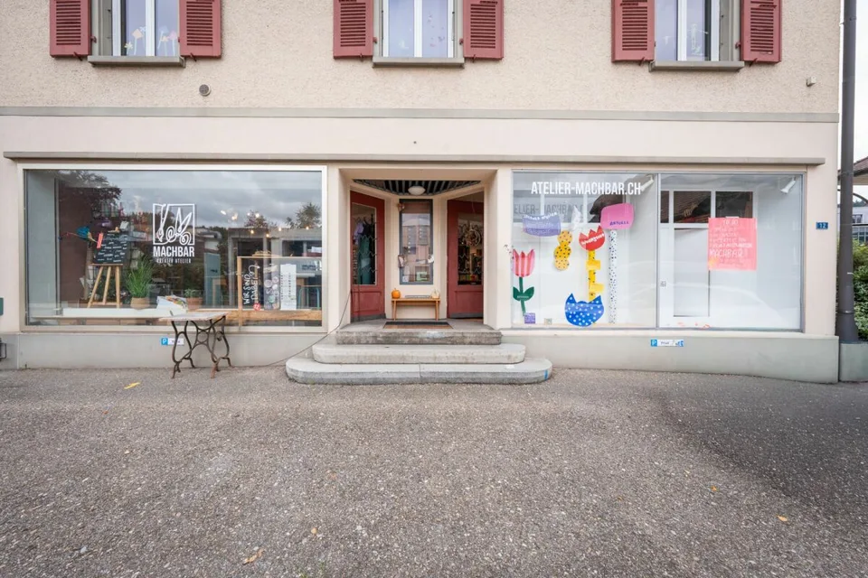 Spazio commerciale polivalente con facciata vetrina – foto 2 di 11
