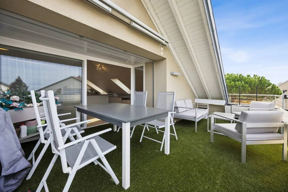 Duplex spazioso con grande terrazza e bella vista sul lago – foto 4 di 10