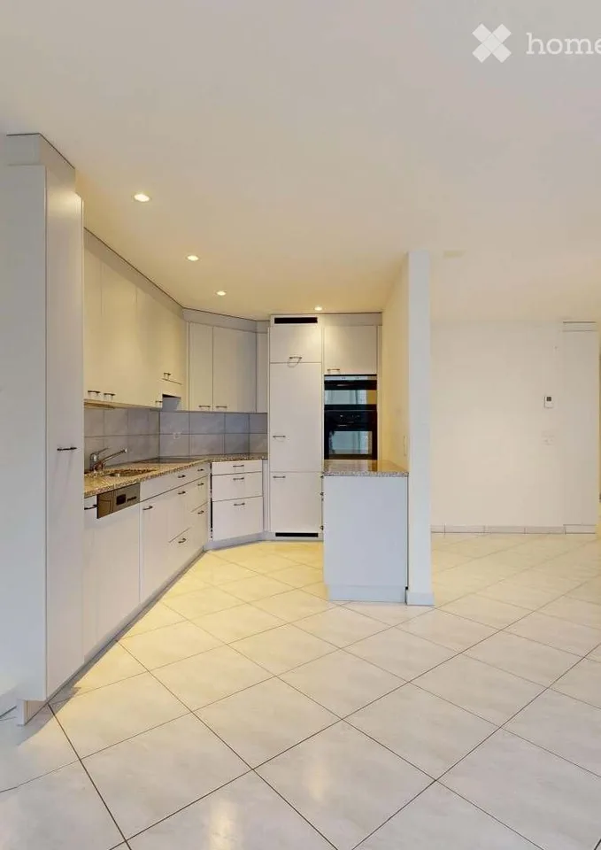 Helle 3.5-Zimmer-Wohnung mit sehr schöner, unverbaubarer Aussicht und modernem Komfort in Kriens – Foto 2 von 9