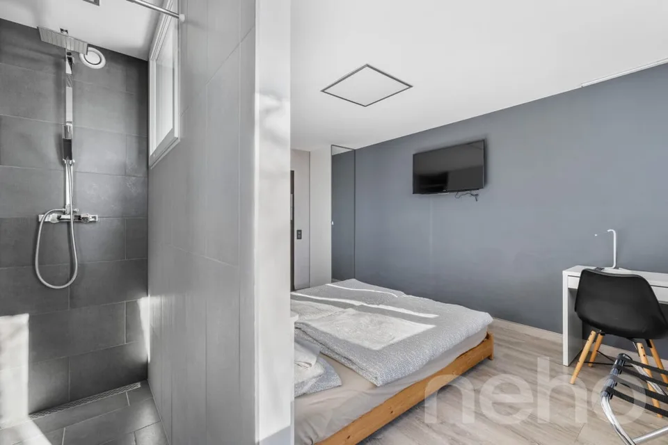Hôtel à vendre : 26 chambres, 18'319 m² de terrain, vue sur le lac – photo 5 of 13