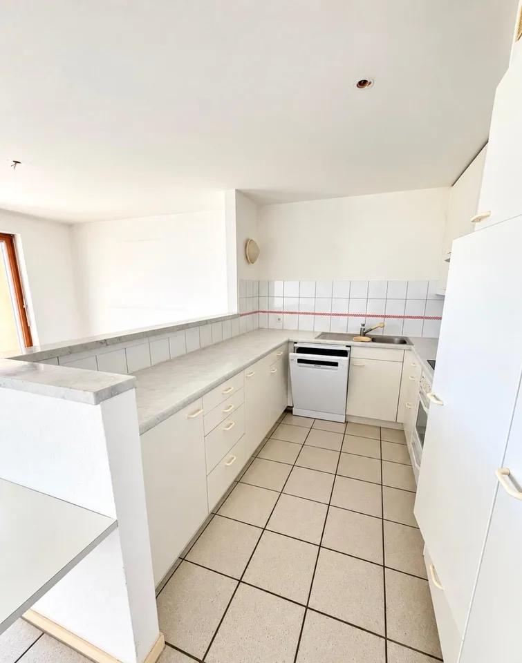 Geräumige 3,5-Zimmer-Wohnung in Vezia mit Terrassen und Parkplätzen – Foto 9 von 19