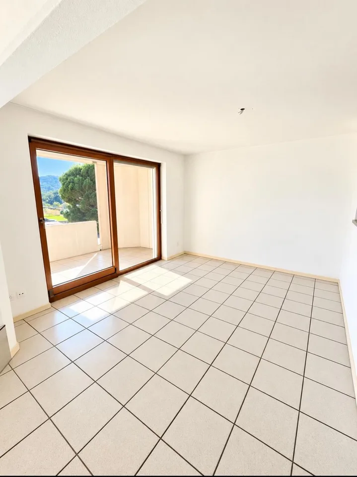 Geräumige 3,5-Zimmer-Wohnung in Vezia mit Terrassen und Parkplätzen – Foto 4 von 19