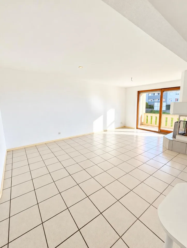 Geräumige 3,5-Zimmer-Wohnung in Vezia mit Terrassen und Parkplätzen – Foto 3 von 19