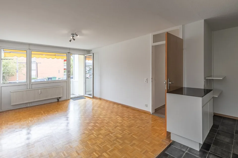 Helle 4-Zimmer-Wohnung im Erdgeschoss (HP) in Reinach BL – sofort verfügbar – Foto 2 von 11