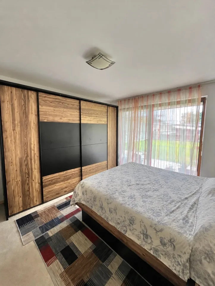 Geräumige 3,5-Zimmer-Wohnung mit eigenem Garten und Parkplätzen – Foto 8 von 13