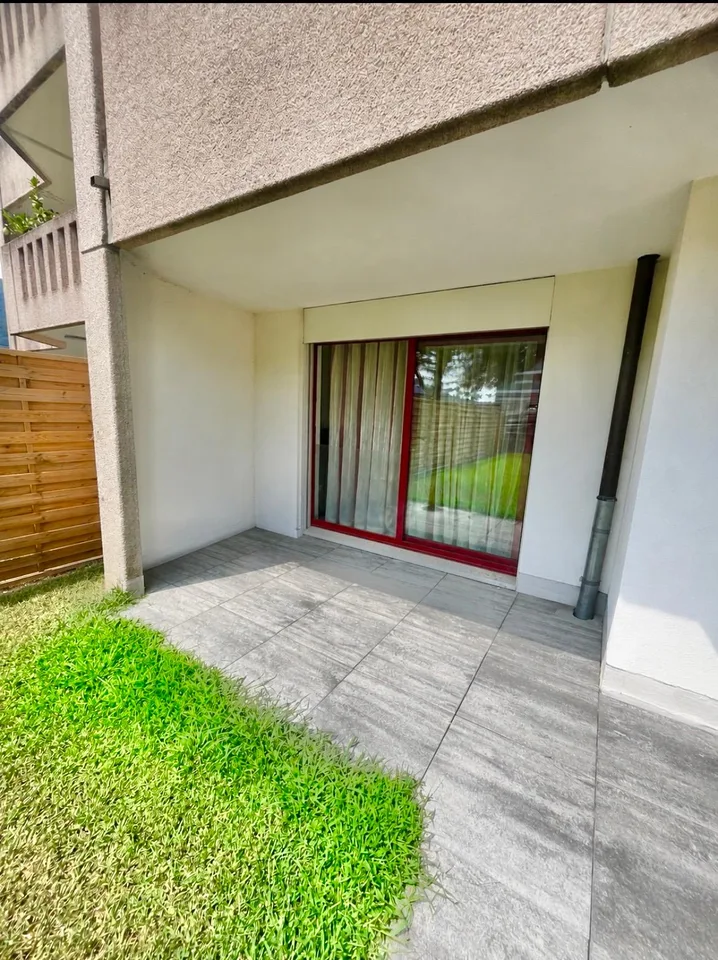 Geräumige 3,5-Zimmer-Wohnung mit eigenem Garten und Parkplätzen – Foto 12 von 13