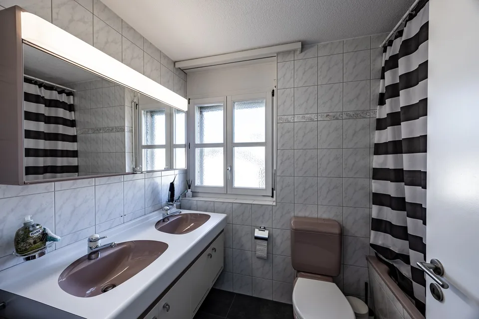 Vivre avec jardin et vue sur les montagnes - Votre nouvelle maison à Uetendorf – photo 4 sur 5