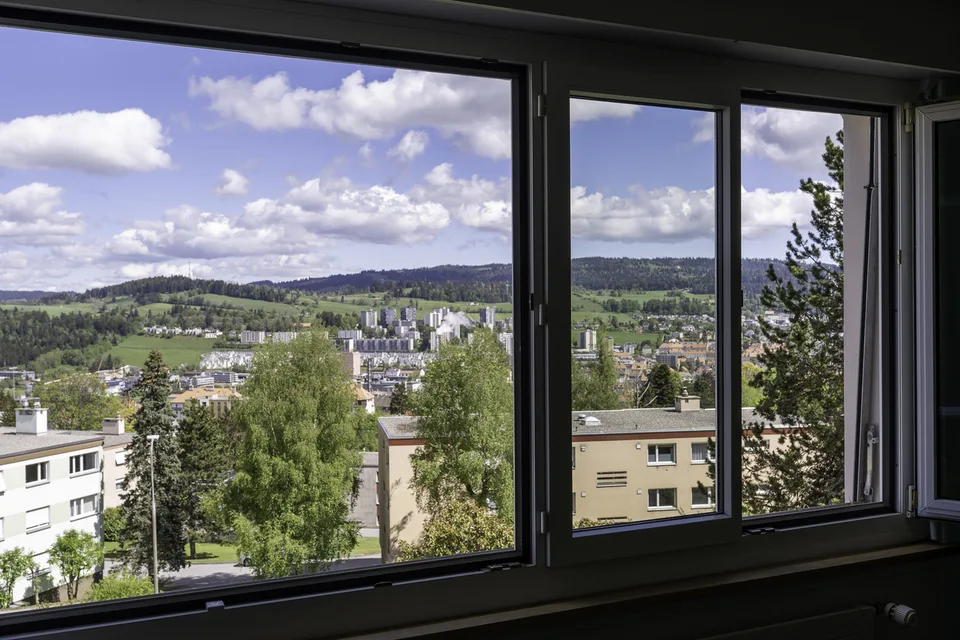AU NEUESTEN STAND, ERWACHT DIE STADT VOR DEINEN AUGEN – Foto 7 von 10