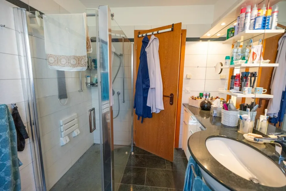 Wir verkaufen ein Einfamilienhaus in Cevio in ruhiger Lage – Foto 18 von 20