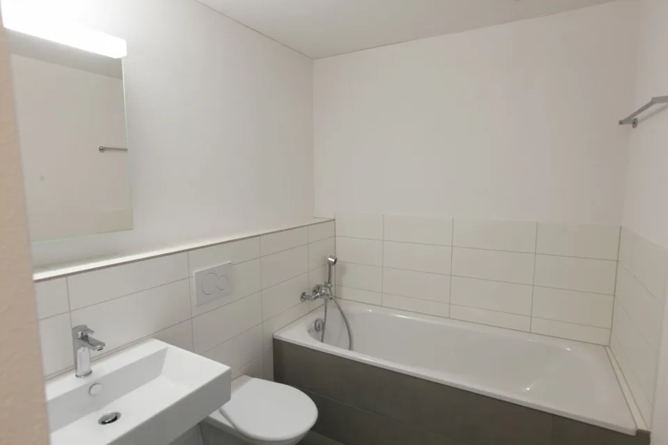 Gemütliche 4.5 Zimmerwohnung mit Balkon und Aussicht ins Grüne. – Foto 11 von 13