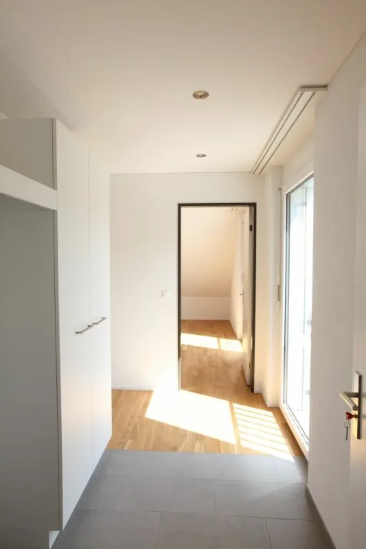 Gemütliche 4.5 Zimmerwohnung mit Balkon und Aussicht ins Grüne. – Foto 10 von 13