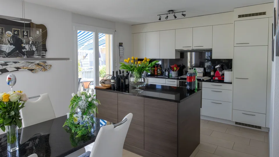 Charmante 3.5-Zimmer-Wohnung mit Balkon und herrlicher Aussicht in Lostorf – Foto 8 von 17