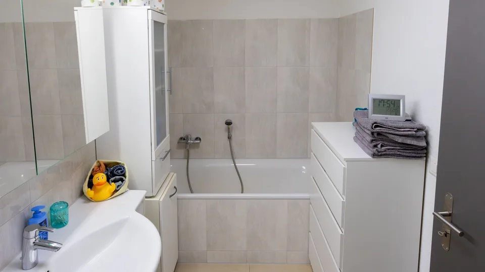 Charmante 3.5-Zimmer-Wohnung mit Balkon und herrlicher Aussicht in Lostorf – Foto 10 von 17