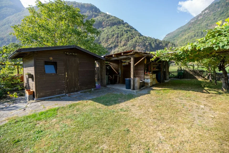 Wir verkaufen eine Villa in Cevio, die in der Stille eingebettet ist – Foto 5 von 20