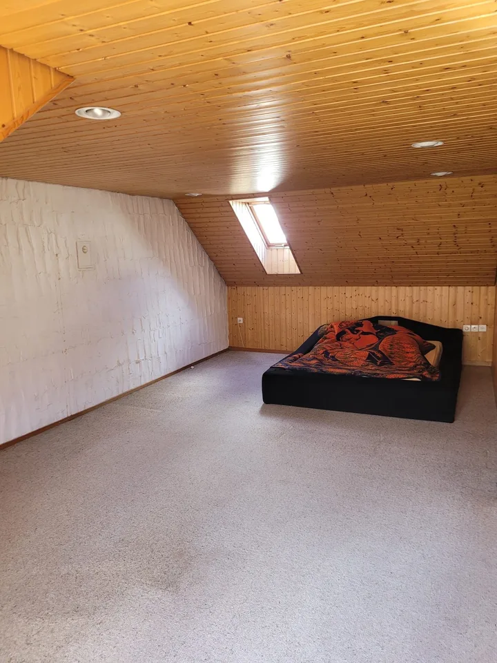 Fleurier - Haus zur Renovierung mit Garten und Garage – Foto 13 von 14