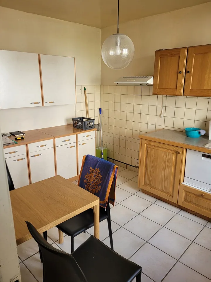 Fleurier - Haus zur Renovierung mit Garten und Garage – Foto 5 von 14