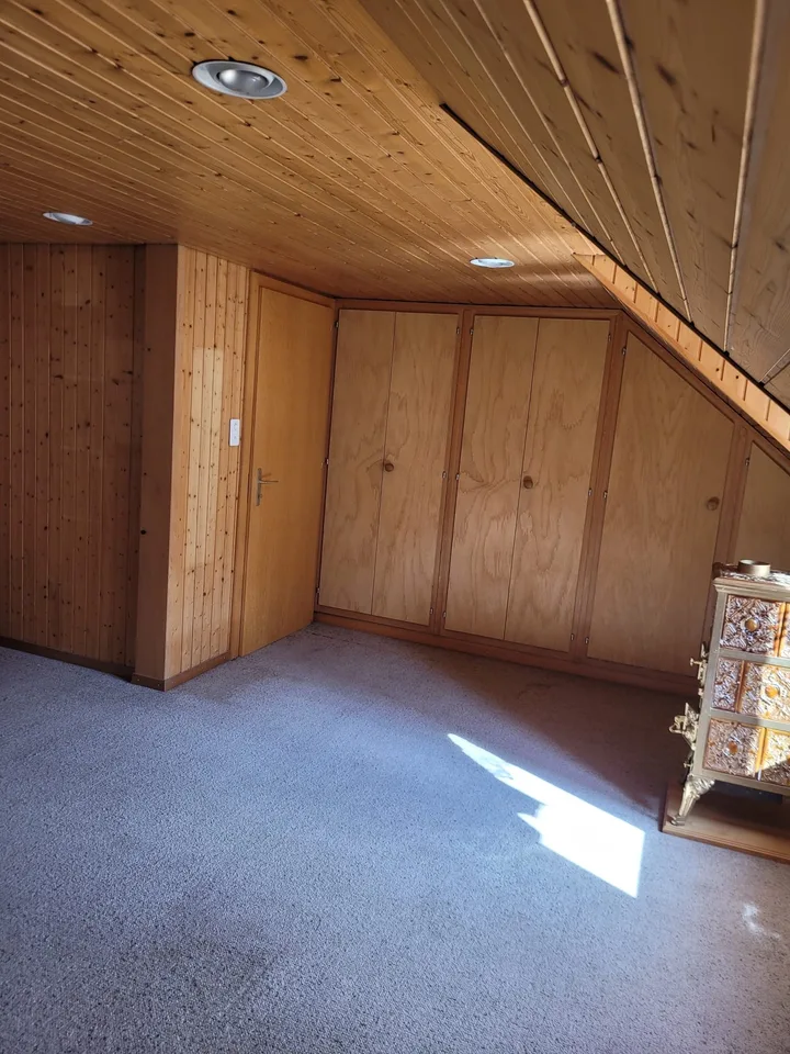Fleurier - Haus zur Renovierung mit Garten und Garage – Foto 12 von 14