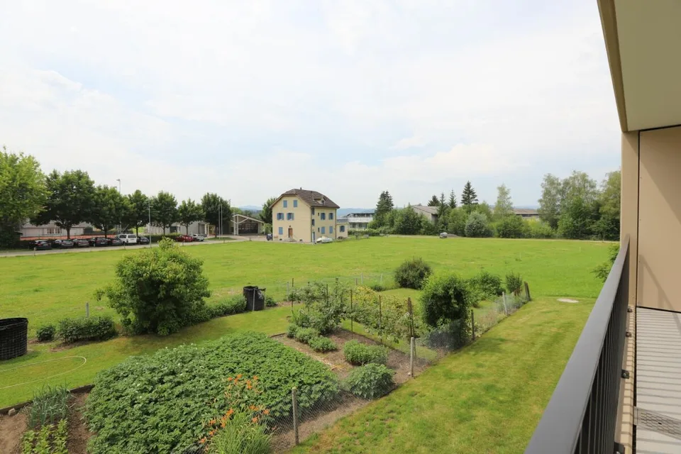 Affascinante appartamento di 3.5 locali con ampio balcone e vista sul verde. – foto 10 di 13