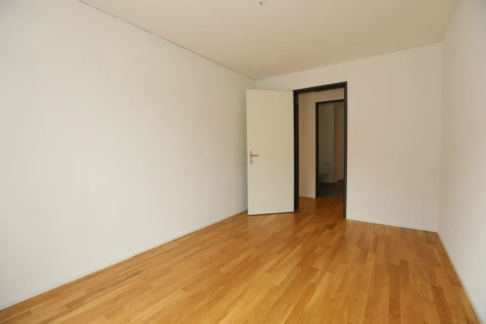 Affascinante appartamento di 3.5 locali con ampio balcone e vista sul verde. – foto 5 di 13