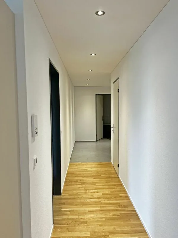 Affascinante appartamento di 3.5 locali con ampio balcone e vista sul verde. – foto 4 di 13